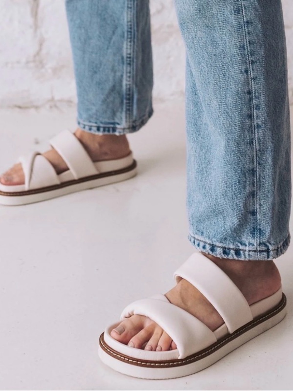 Feners Le Twist Off White Sandals